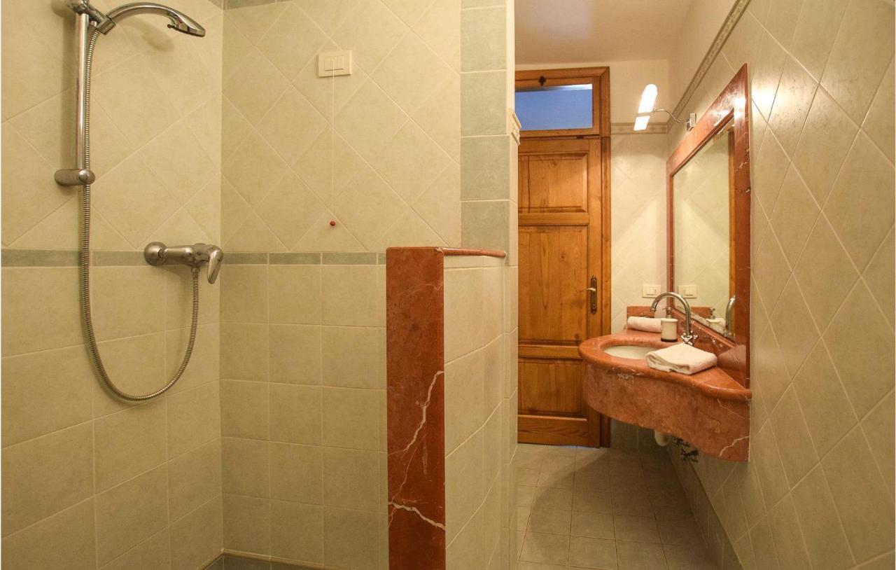 5 Bedroom Amazing Home In Fabbiano Fabbiano  Ngoại thất bức ảnh